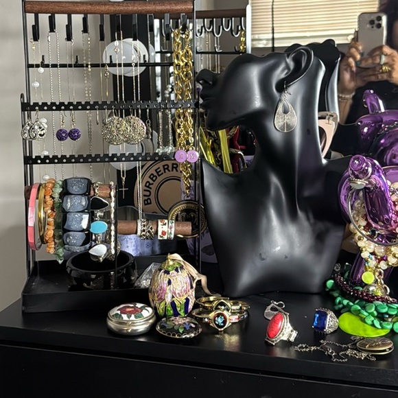 VINTAGE JEWELRY SHARE SHOW AT 5:34 PM EST ! 😍/TAGS/CHAT TO RUN ITEMS. - Picture 5 of 16